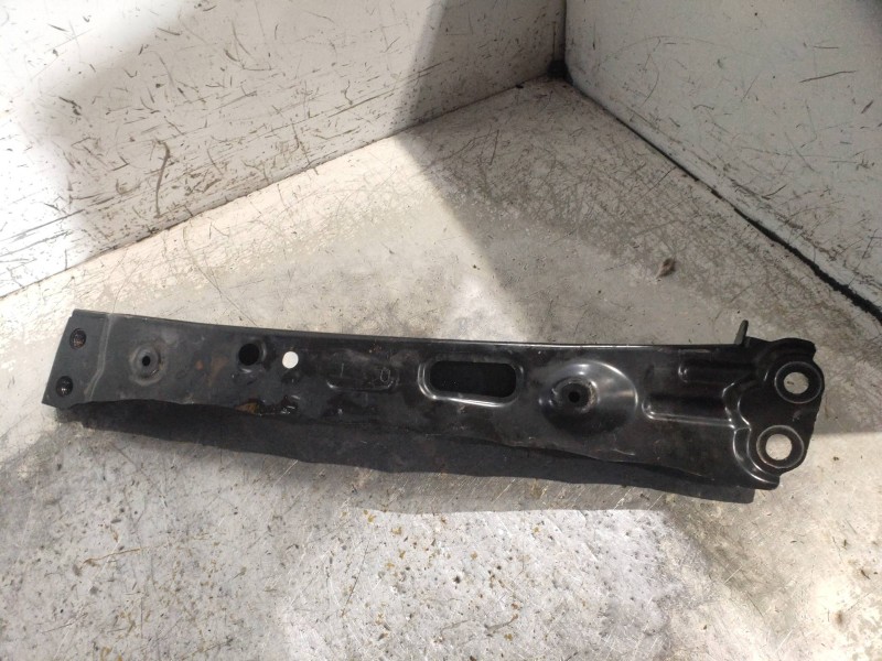 Recambio de travesaño inferior para lexus nx 300h 2wd referencia OEM IAM   DERECHO