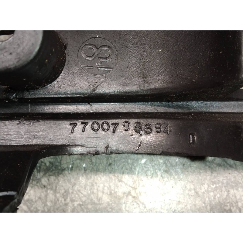 Recambio de rejilla delantera para renault clio i fase i+ii (b/c57) 1.4 referencia OEM IAM 7700795694  