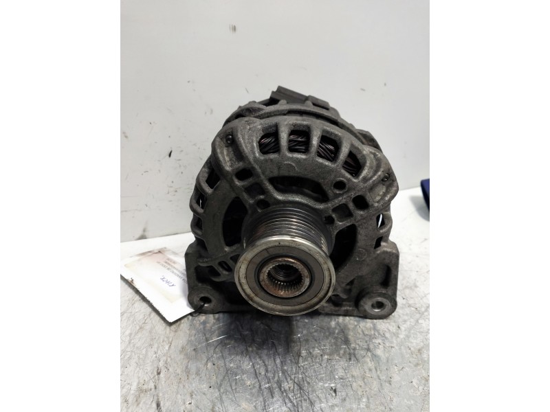 Recambio de alternador para dacia sandero stepway referencia OEM IAM 231005079R  