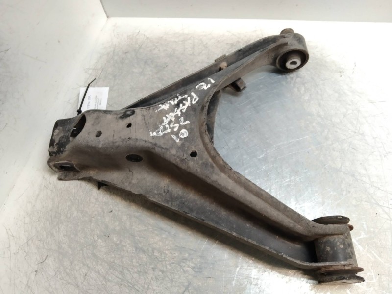 Recambio de brazo suspension superior trasero izquierdo para volkswagen passat berlina (3b3) 2.5 v6 tdi referencia OEM IAM   