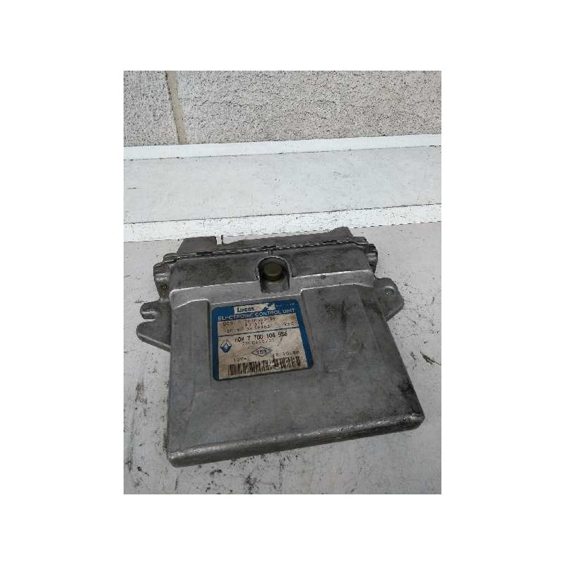 Recambio de centralita motor uce para renault clio ii fase i (b/cbo) referencia OEM IAM R04080009E HOM7700104956 7700111205 8076