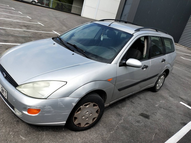 ford focus turnier (cak) del año 2001