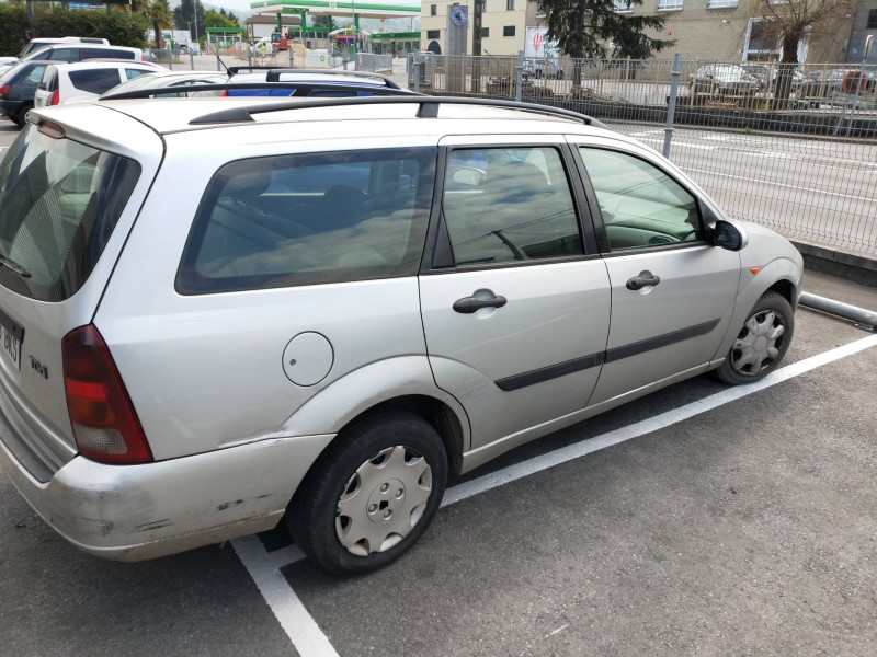 ford focus turnier (cak) del año 2001