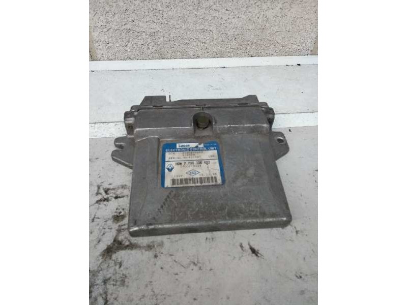 Recambio de centralita motor uce para renault trafic (desde 5.89) referencia OEM IAM R04080016B HOM7700106482 7700110128 80830B