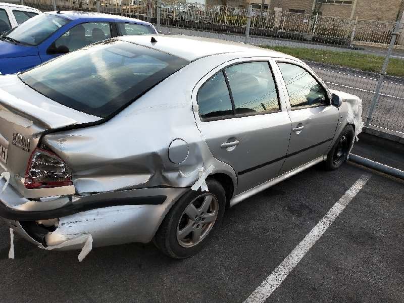 skoda octavia berlina (1u2) del año 2001