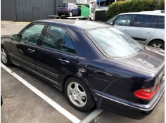 mercedes clase e (w210) berlina del año 1999 2