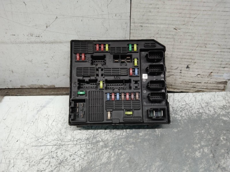 Recambio de caja reles / fusibles para renault scenic iii emotion referencia OEM IAM 284B67924R EF 