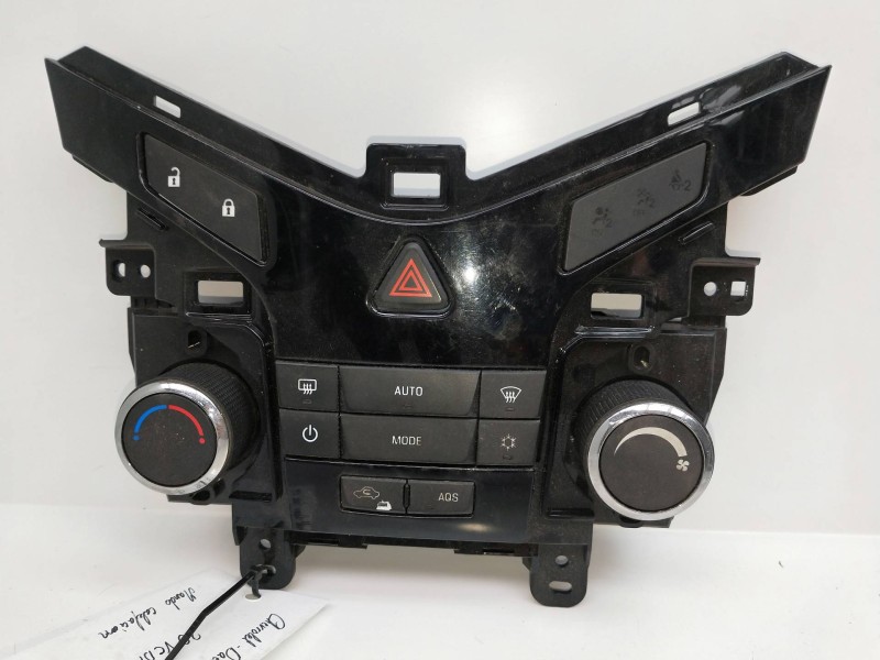 Recambio de mando calefaccion / aire acondicionado para chevrolet cruze station wagon ltz referencia OEM IAM 38620213158  