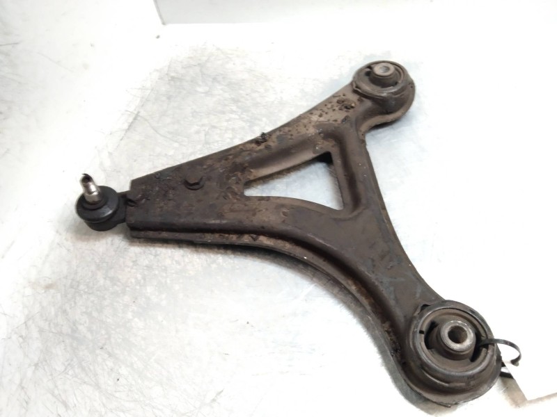 Recambio de brazo suspension inferior delantero derecho para volvo serie 460 1.7 turbo cat referencia OEM IAM   
