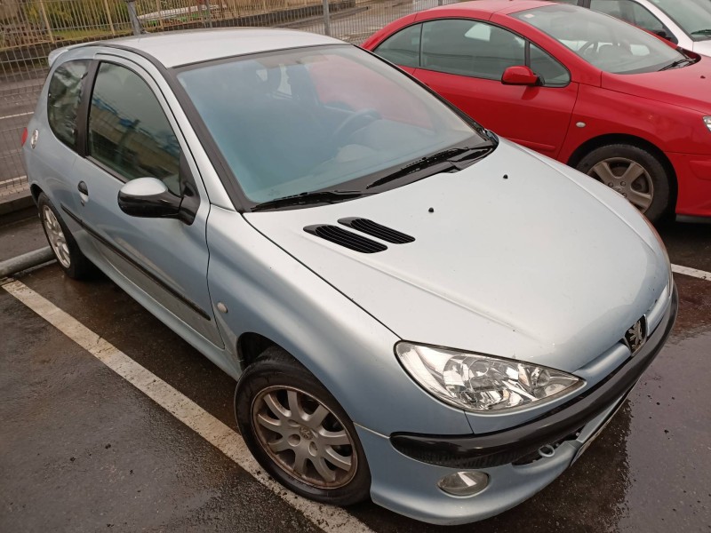 peugeot 206 berlina del año 2001