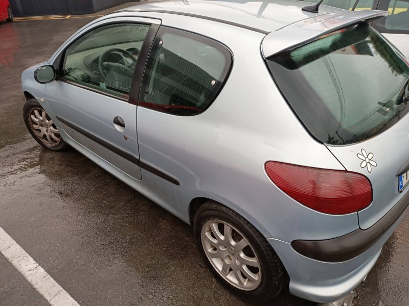 peugeot 206 berlina del año 2001
