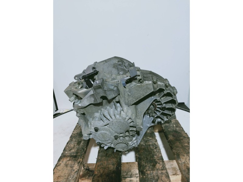 Recambio de caja cambios para ford kuga (cbv) titanium referencia OEM IAM AV4R7002AB T1GA1 020710 133620 