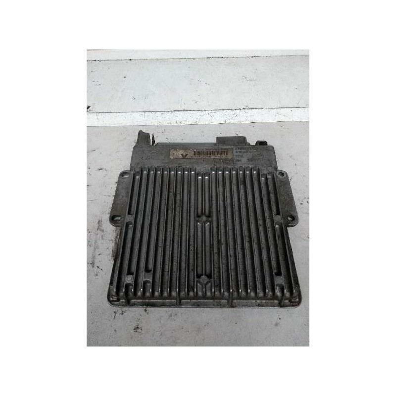 Recambio de centralita motor uce para renault clio ii fase i (b/cbo) 1.2 referencia OEM IAM 7700110427 HOM7700868294 216504080