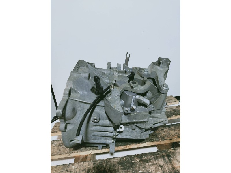 Recambio de caja cambios para ford kuga (cbv) titanium referencia OEM IAM AV4R7002AB T1GA1 020710 133620 