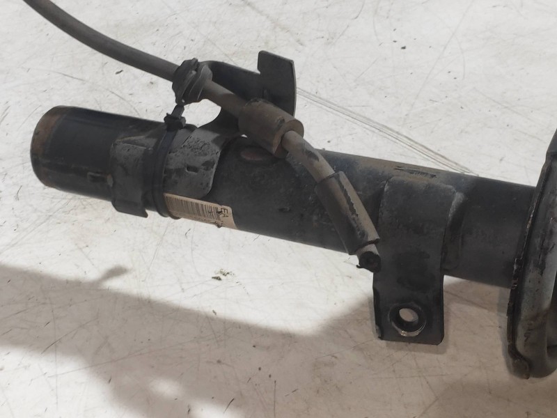 Recambio de amortiguador delantero derecho para ford kuga (cbv) titanium referencia OEM IAM 8V4118045EA  