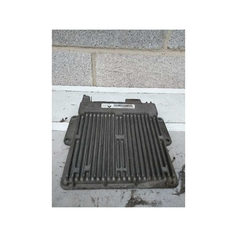 Recambio de centralita motor uce para renault clio i fase i+ii (b/c57) 1.2 referencia OEM IAM 7700104481 HOM7700868295 216234274