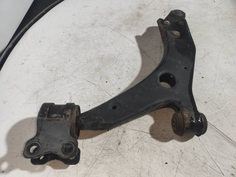 Recambio de brazo suspension inferior delantero derecho para ford kuga (cbv) titanium referencia OEM IAM   