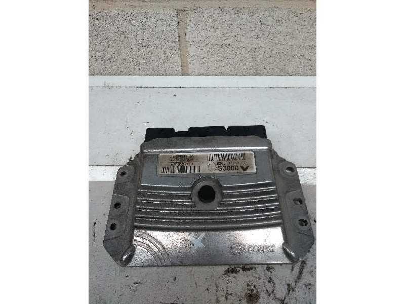 Recambio de centralita motor uce para renault scenic ii 2.0 referencia OEM IAM 215842882A 8200387138 S3000 8200321263