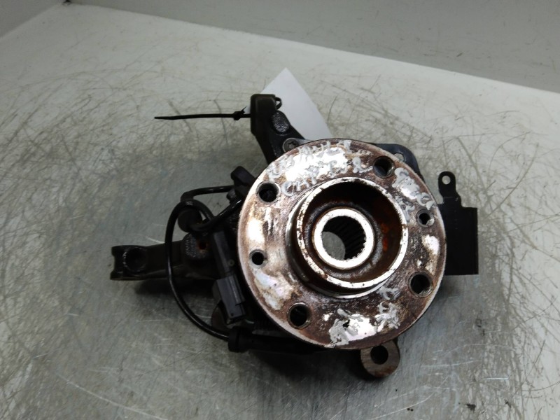 Recambio de mangueta delantera izquierda para renault captur 0.9 energy referencia OEM IAM   