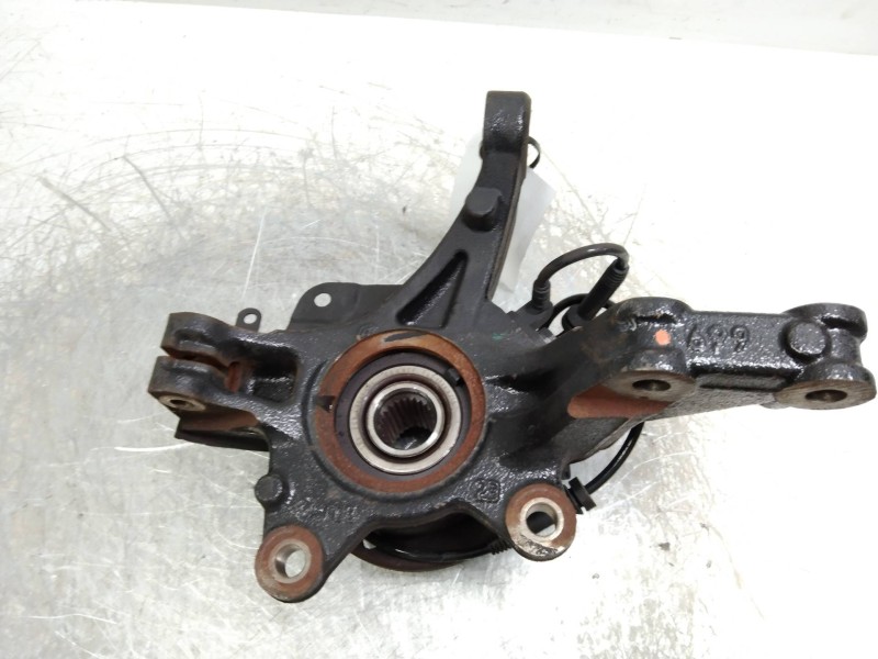 Recambio de mangueta delantera izquierda para renault captur 0.9 energy referencia OEM IAM   