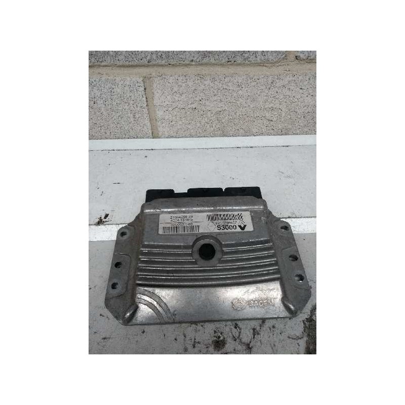 Recambio de centralita motor uce para renault megane ii berlina 3p 1.6 16v referencia OEM IAM 215842882A 8200298457 S3000 820032