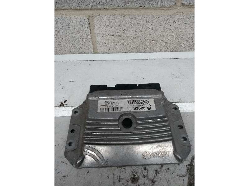 Recambio de centralita motor uce para renault megane ii berlina 3p 1.6 16v referencia OEM IAM 215842882A 8200298457 S3000 820032