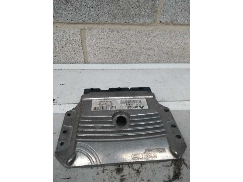 Recambio de centralita motor uce para renault megane ii classic berlina 1.6 16v referencia OEM IAM 215842882A 8200387138 S3000 8