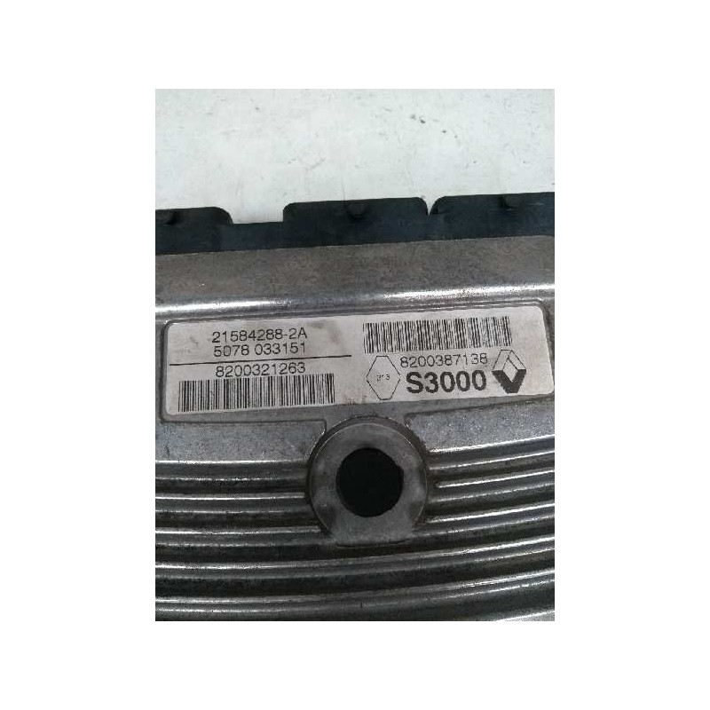 Recambio de centralita motor uce para renault megane ii classic berlina 1.6 16v referencia OEM IAM 215842882A 8200387138 S3000 8