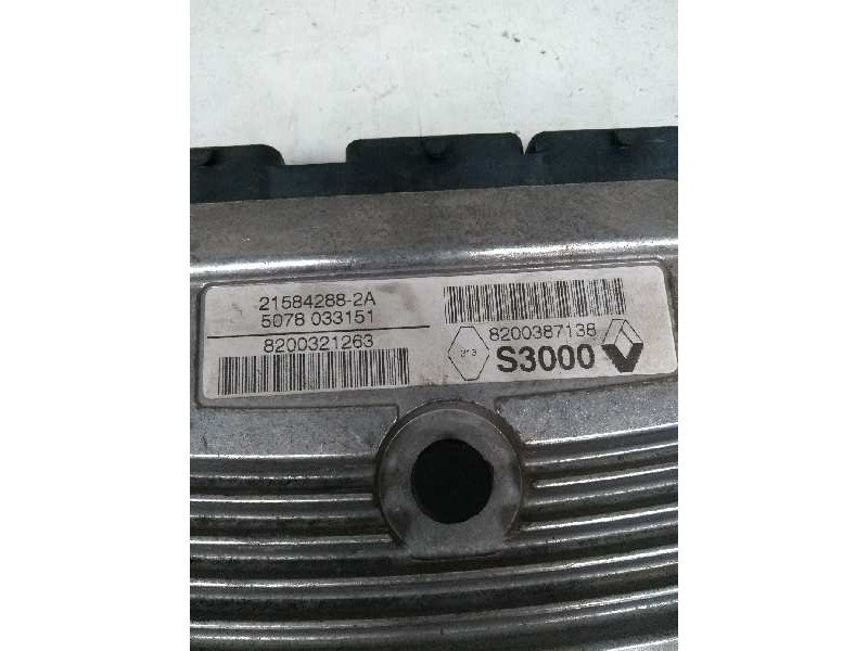 Recambio de centralita motor uce para renault megane ii classic berlina 1.6 16v referencia OEM IAM 215842882A 8200387138 S3000 8