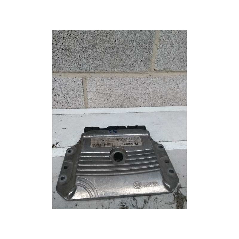 Recambio de centralita motor uce para renault megane ii classic berlina 2.0 referencia OEM IAM 215841533B1 8200298457 S3000 8200