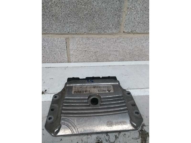Recambio de centralita motor uce para renault megane ii classic berlina 2.0 referencia OEM IAM 215841533B1 8200298457 S3000 8200