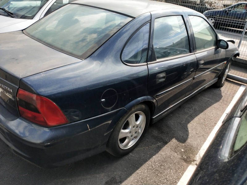 opel vectra b berlina del año 2002