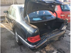 mercedes clase e (w210) berlina diesel del año 2001 2