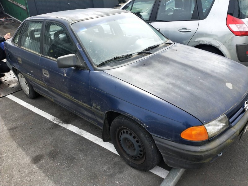 opel astra f berlina del año 1992