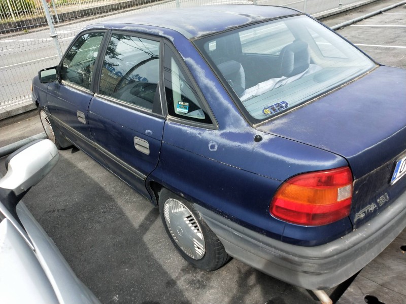 opel astra f berlina del año 1992