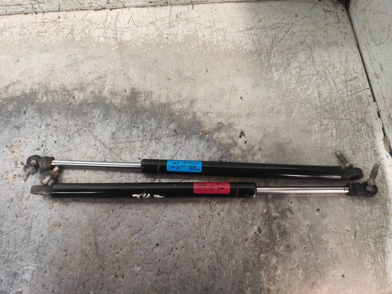 Recambio de amortiguadores maletero / porton para jeep gr.cherokee (wj/wg) 2.7 crd laredo referencia OEM IAM 55137022AC 55137023