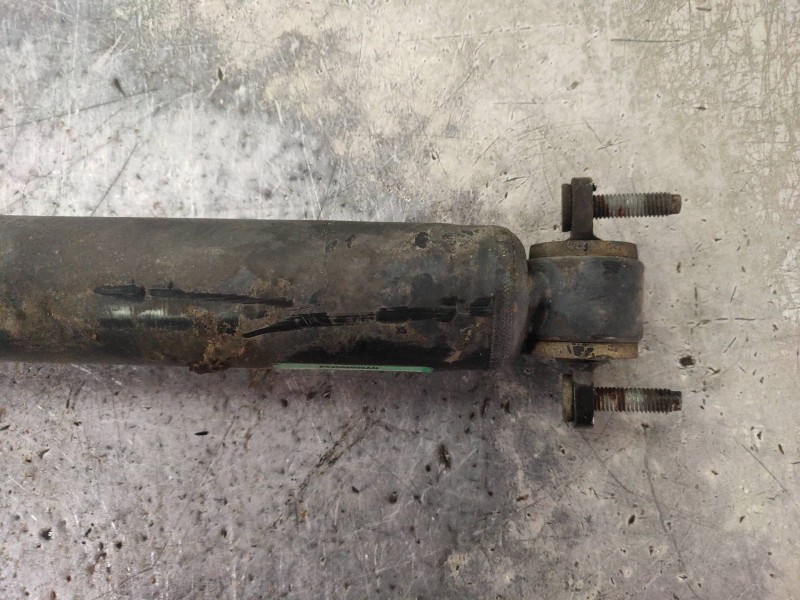 Recambio de amortiguador delantero derecho para jeep gr.cherokee (wj/wg) 2.7 crd laredo referencia OEM IAM P52088900AN  