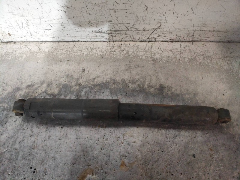 Recambio de amortiguador trasero izquierdo para jeep gr.cherokee (wj/wg) 2.7 crd laredo referencia OEM IAM P52088950AK  