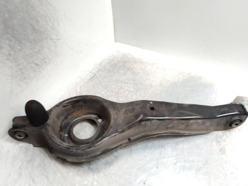 Recambio de brazo suspension inferior trasero derecho para volvo v50 familiar 2.0 diesel cat referencia OEM IAM   
