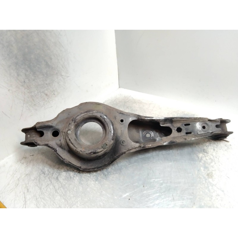 Recambio de brazo suspension inferior trasero derecho para volvo v50 familiar 2.0 diesel cat referencia OEM IAM   