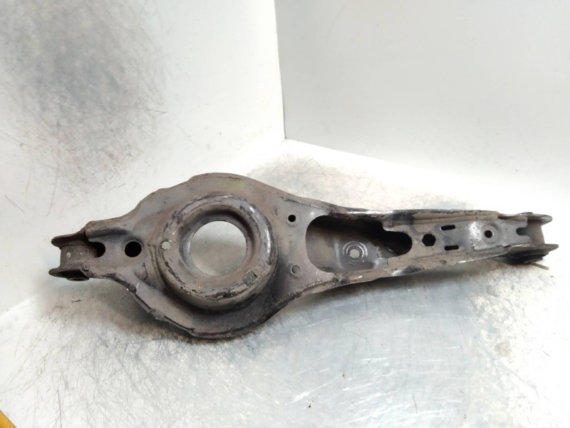 Recambio de brazo suspension inferior trasero derecho para volvo v50 familiar 2.0 diesel cat referencia OEM IAM   
