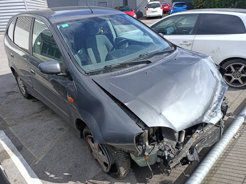 nissan almera tino (v10m) del año 2005