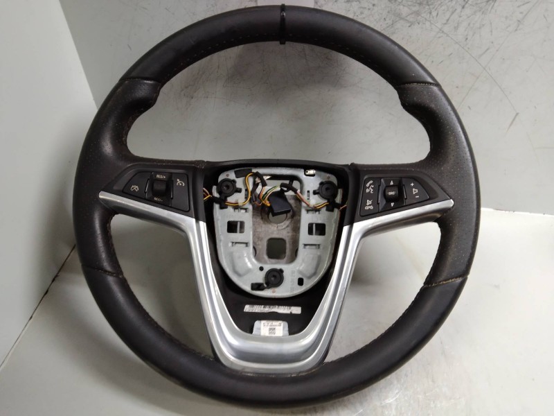Recambio de volante para opel astra j lim. cosmo referencia OEM IAM 55570198  