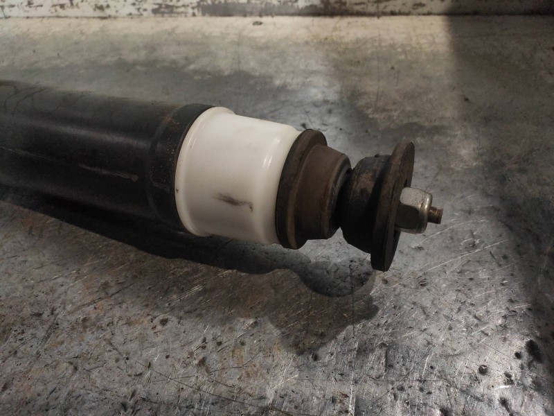Recambio de amortiguador trasero derecho para renault zoe bose referencia OEM IAM 562108289R  