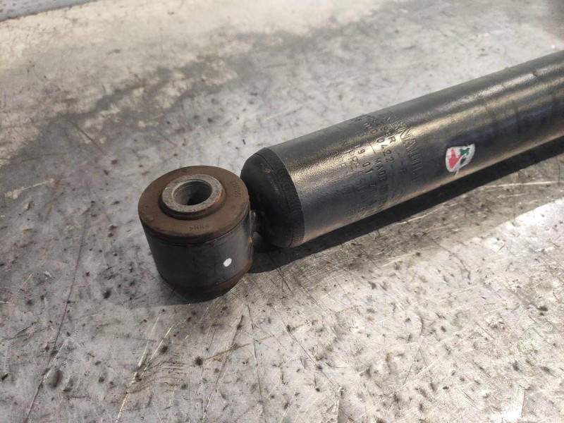 Recambio de amortiguador trasero izquierdo para renault zoe bose referencia OEM IAM 562108289R  