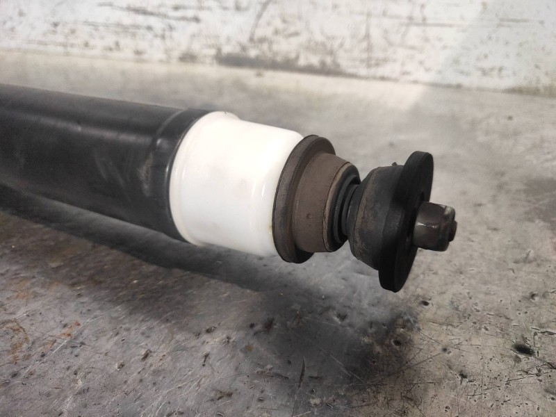 Recambio de amortiguador trasero izquierdo para renault zoe bose referencia OEM IAM 562108289R  