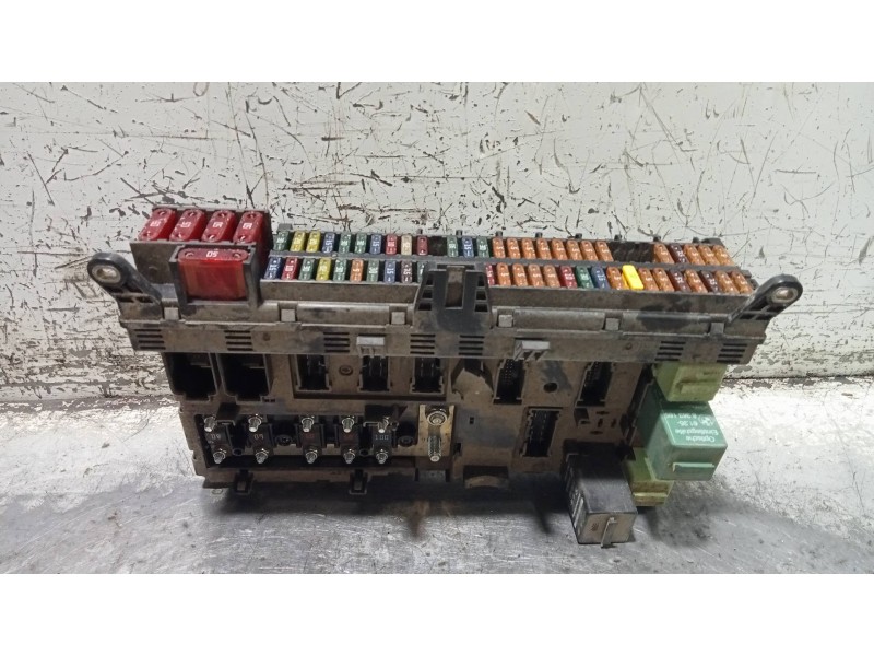 Recambio de caja reles / fusibles para land rover range rover (lm) td6 se referencia OEM IAM 8380409  