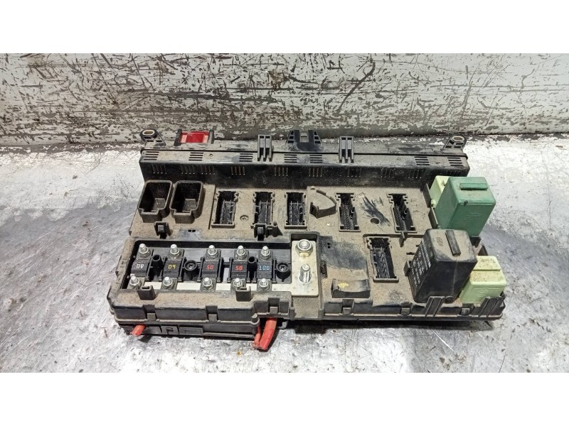 Recambio de caja reles / fusibles para land rover range rover (lm) td6 se referencia OEM IAM 8380409  