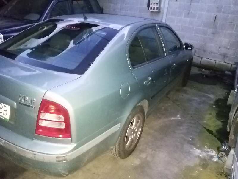 skoda octavia berlina (1u2) del año 2002