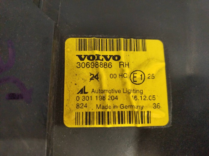 Recambio de faro derecho para volvo v50 familiar 1.6 d kinetic referencia OEM IAM 30698886 0301198204 